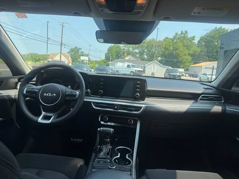 Used 2022 Kia K5 LX FWD image 9