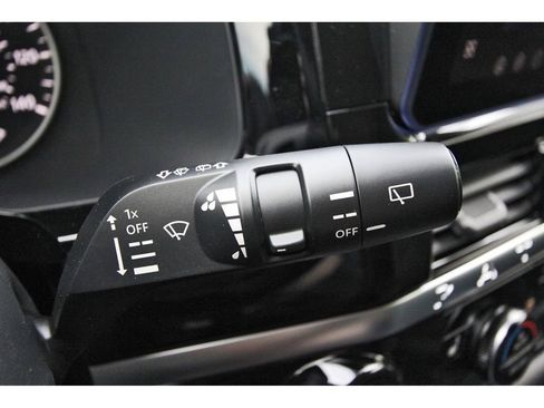 New 2026 Nissan Pathfinder SV w/ SV Premium Package FWD image 18