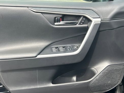Used 2022 Toyota RAV4 Limited FWD image 10
