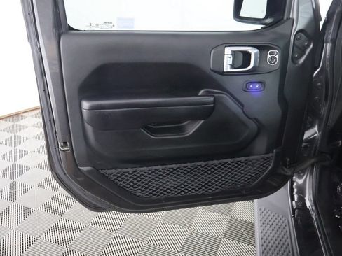 Used 2021 Jeep Gladiator Sport AWD/4WD image 19