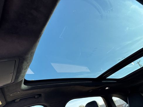 Used 2023 Jaguar F-PACE SVR image 12