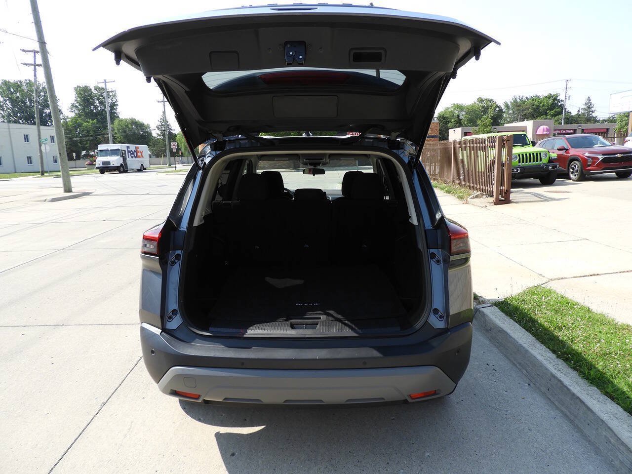 Used 2023 Nissan Rogue S AWD/4WD image 23