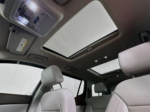 Used 2023 GMC Acadia SLT w/ Technology Package image 11