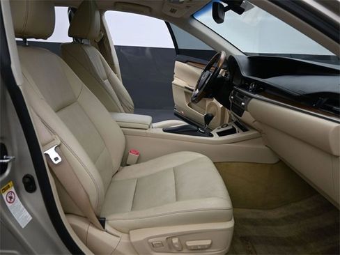 Used 2013 Lexus ES 300h image 27