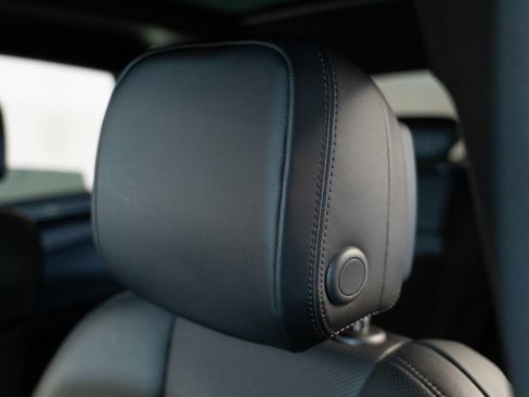 Certified 2026 Porsche Macan AWD/4WD image 12