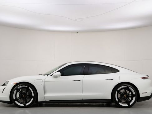 Used 2022 Porsche Taycan image 9