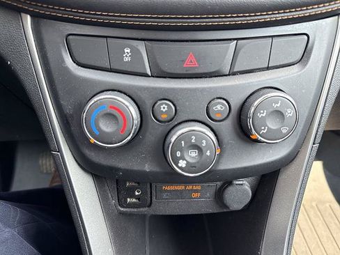 Used 2018 Chevrolet Trax LT w/ LT Convenience Package FWD image 45