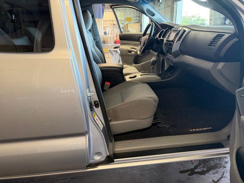 Used 2014 Toyota Tacoma 4x4 Access Cab V6 w/ TRD Sport Package image 28