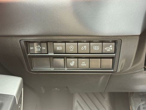 Used 2023 Toyota Tundra Platinum AWD/4WD image 29