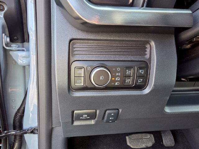 Used 2026 Ford F350 Lariat w/ Black Appearance Package AWD/4WD image 21