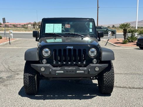Used 2017 Jeep Wrangler Unlimited Rubicon w/ Cold Weather Group AWD/4WD image 9