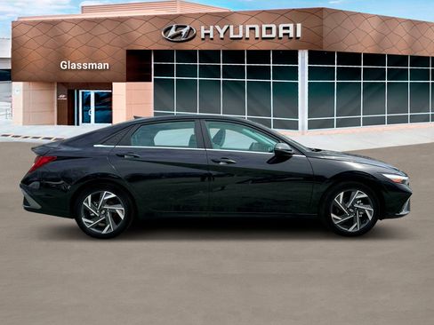 New 2025 Hyundai Elantra Limited image 8