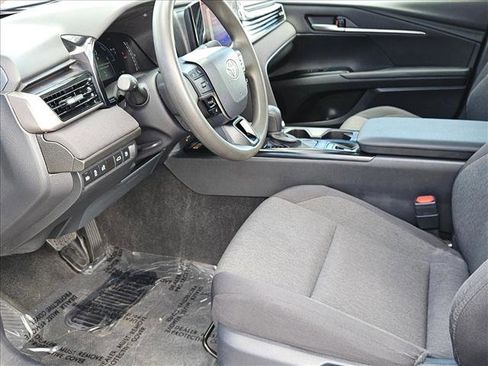 Used 2025 Toyota Camry LE image 19