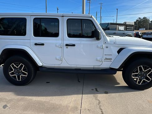 Certified 2024 Jeep Wrangler Sahara w/ Technology Group image 7