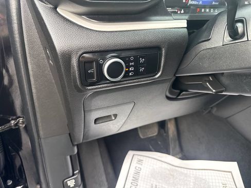 Used 2024 Ford Explorer XLT AWD/4WD image 16