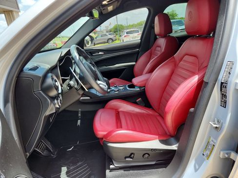 Used 2022 Alfa Romeo Stelvio Sprint RWD image 3