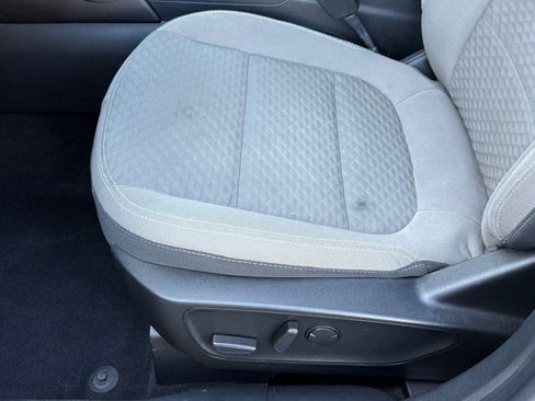 Used 2022 Ford Escape SE w/ SE Sport Appearance Package image 35