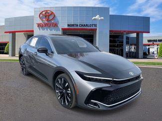 Used 2025 Toyota Crown Platinum video 1