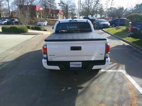 Used 2023 Toyota Tacoma Limited image 11