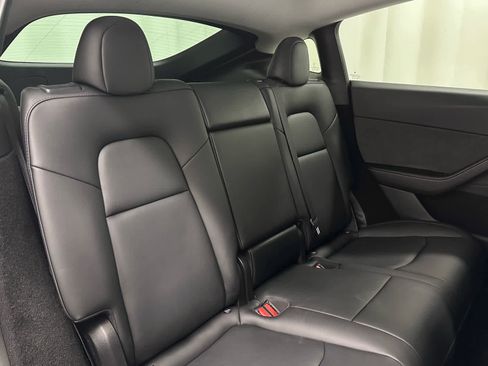Used 2023 Tesla Model Y Long Range image 22