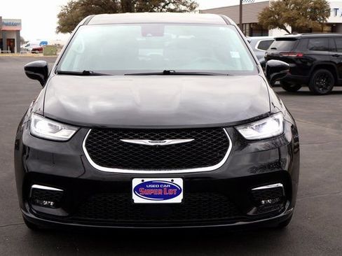 Used 2024 Chrysler Pacifica Touring-L image 9