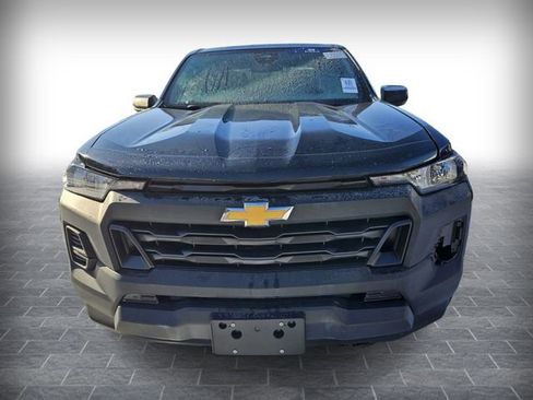 Used 2023 Chevrolet Colorado W/T image 2