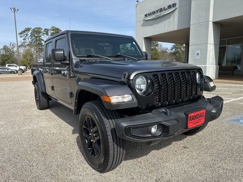Certified 2022 Jeep Gladiator Sport AWD/4WD image 1