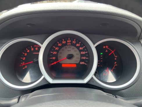 Used 2010 Toyota Tacoma 4x4 Access Cab V6 image 14