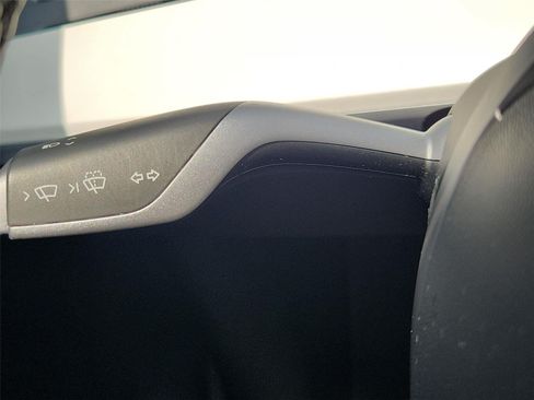 Used 2022 Tesla Model Y Long Range AWD/4WD image 17
