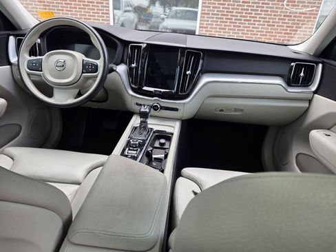 Used 2019 Volvo XC60 T5 Momentum w/ Premium Package AWD/4WD image 15