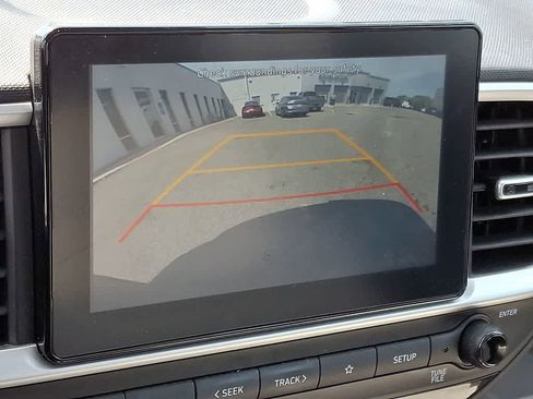 Used 2022 Hyundai Venue SEL w/ Cargo Package image 19