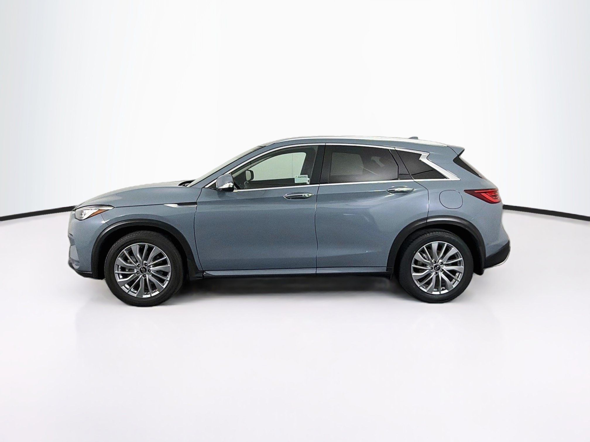 Used 2023 INFINITI QX50 Luxe FWD image 4
