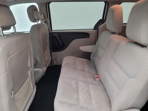 Used 2017 Dodge Grand Caravan SE image 18