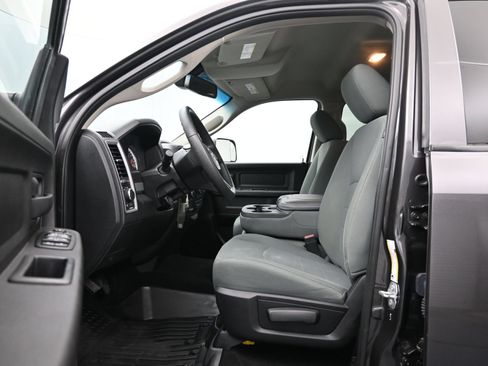 Used 2018 RAM 2500 Tradesman w/ Chrome Appearance Group AWD/4WD image 9