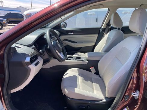 Used 2025 Nissan Altima 2.5 SV image 8