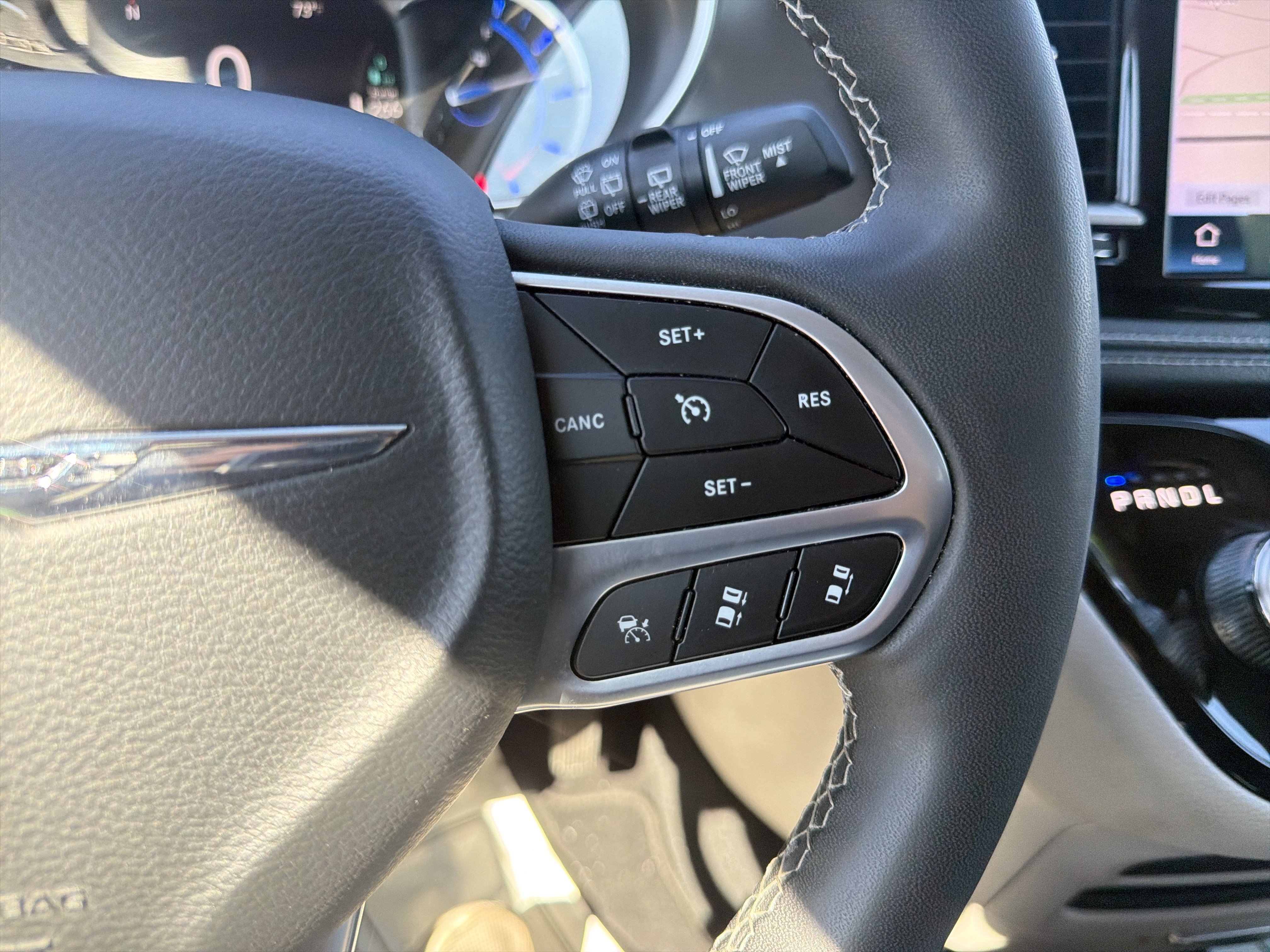 Used 2024 Chrysler Pacifica Limited FWD image 20