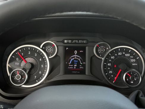 Used 2025 RAM 2500 Big Horn AWD/4WD image 9