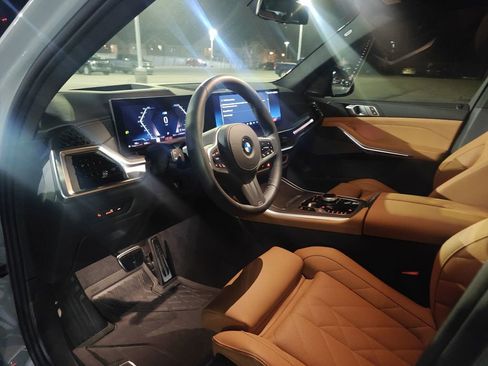 Used 2025 BMW X5 xDrive40i w/ M Sport Package image 9