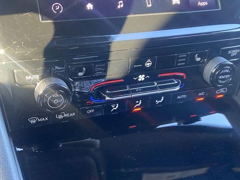 Used 2023 Jeep Grand Cherokee L Laredo image 35