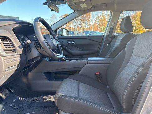 Used 2024 Nissan Rogue SV image 9