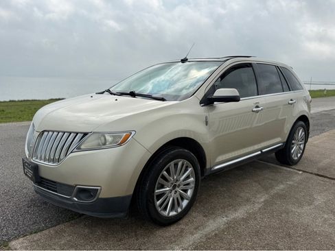 Used 2011 Lincoln MKX 2WD w/ 102A Rapid Spec Order Code image 1