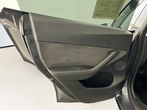 Used 2023 Tesla Model Y Long Range image 27