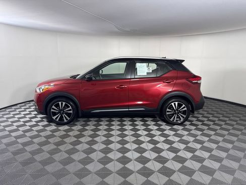 Used 2020 Nissan Kicks SR w/ SR Premium Package FWD image 2