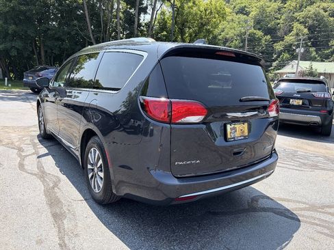Used 2020 Chrysler Pacifica Limited FWD image 7