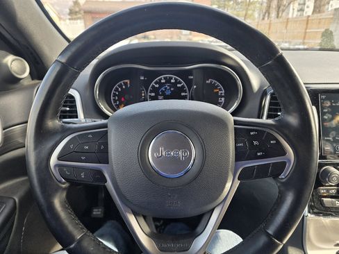 Used 2019 Jeep Grand Cherokee Laredo w/ Security & Convenience Group image 11