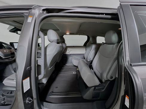 Used 2024 Toyota Sienna XLE image 29