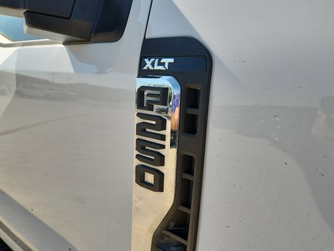 Used 2025 Ford F250 XLT w/ FX4 Off-Road Package AWD/4WD image 8