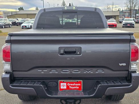 Used 2021 Toyota Tacoma TRD Sport w/ Technology Package image 17