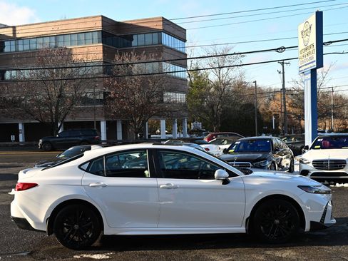 Used 2025 Toyota Camry SE AWD (Natl) image 8