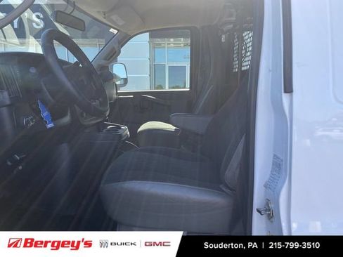 Used 2022 GMC Savana 2500 w/ Driver Convenience Package RWD image 19